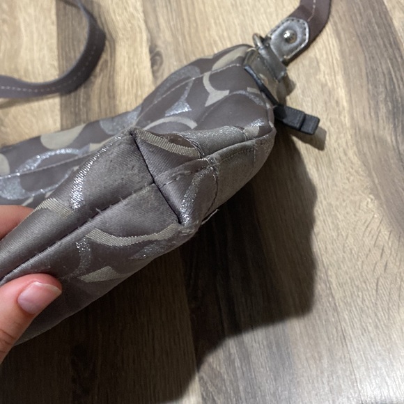 💫 Coach Silver Authentic Shoulder Bag 💫 - Picture 9 of 15